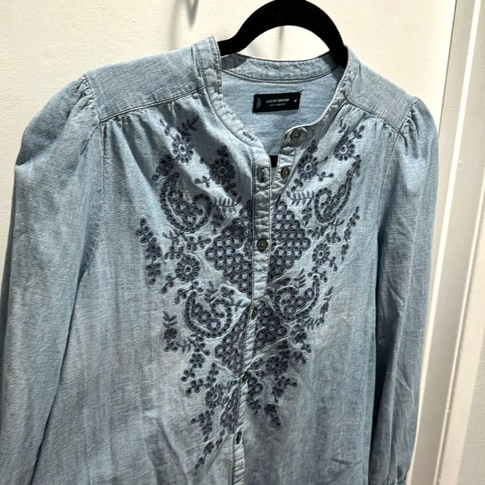 Lucky brand Women embroidered long sleeve button-down blouse Medium Blue